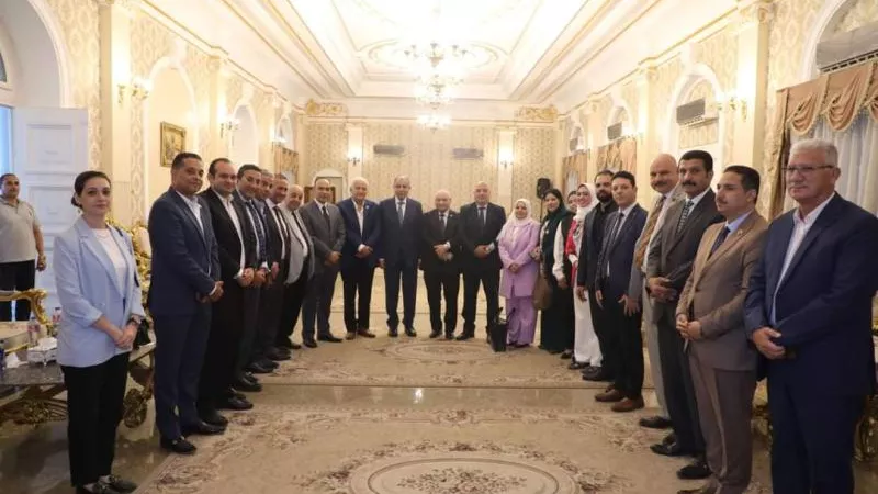 محافظ المنيا يلتقي نواب مستقبل وطن ويؤكد : ”لا نجاح إلا بتعاون الجميع”