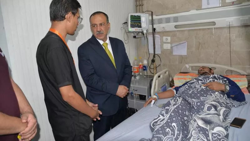 محافظ أسيوط يتفقد مستشفى الإيمان العام  لتقديم الدعم لهم ويفتتح المجمع الطبي للتأمين الصحي