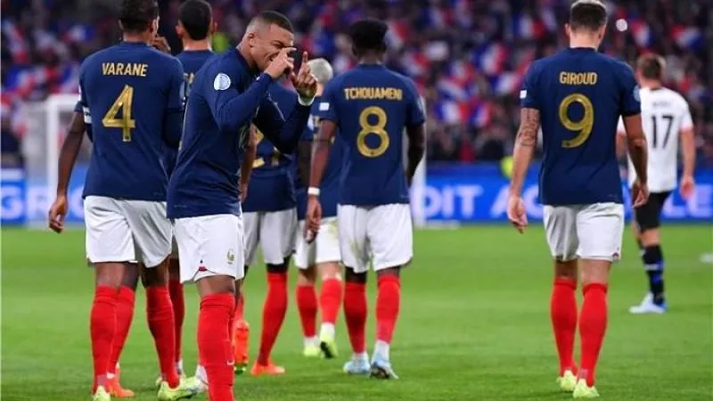 بسبب مانشستر يونايتد.. نجم فرنسا يصدم ليفربول