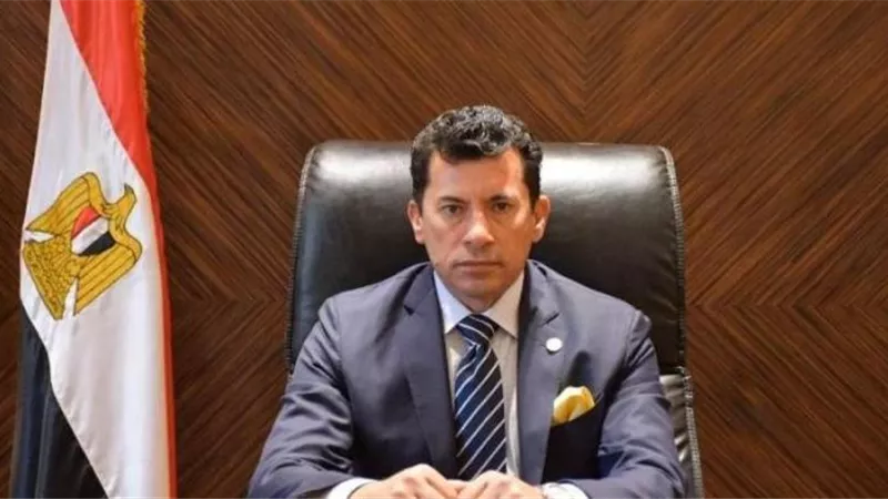 وزير الرياضة يبحث مع رئيس بعثة كاظمة الكويتى أزمة المباراة الودية