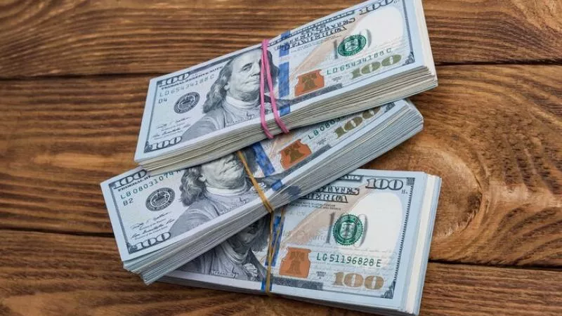 سعر الدولار اليوم في السوق السوداء.. قبل عودة البنوك للعمل