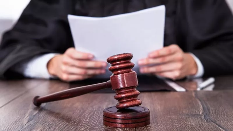 إخلاء سبيل المتهمين بفتح باب طائرة إير كايرو والتسبب في تعطلها بمطار القاهرة