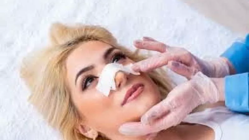 ما هو العمر المناسب لخوض عملية التجميل؟.. متخصص يوضح