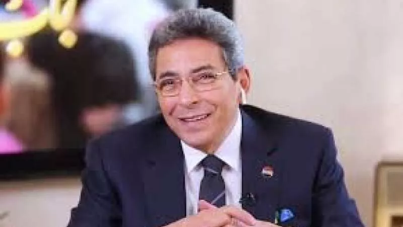 كان عاشق لفتاة لم يتزوجها.. محمود سعد يكشف مفاجأة عن فاروق الفيشاوي