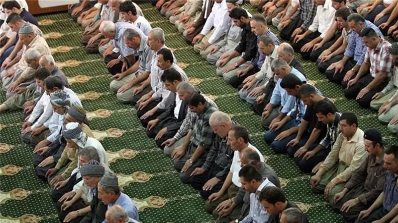 هل يشترط سماع الأذان لحضور صلاة الجماعة؟.. الإفتاء تُجيب