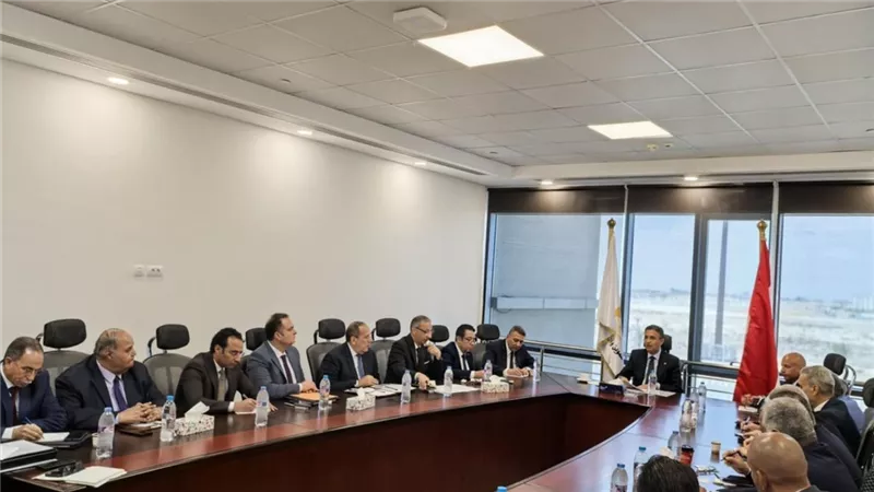 وزير التموين والتجارة الداخلية يترأس اللجنة العليا للسكر لضمان وفرة المخزون الاستراتيجي