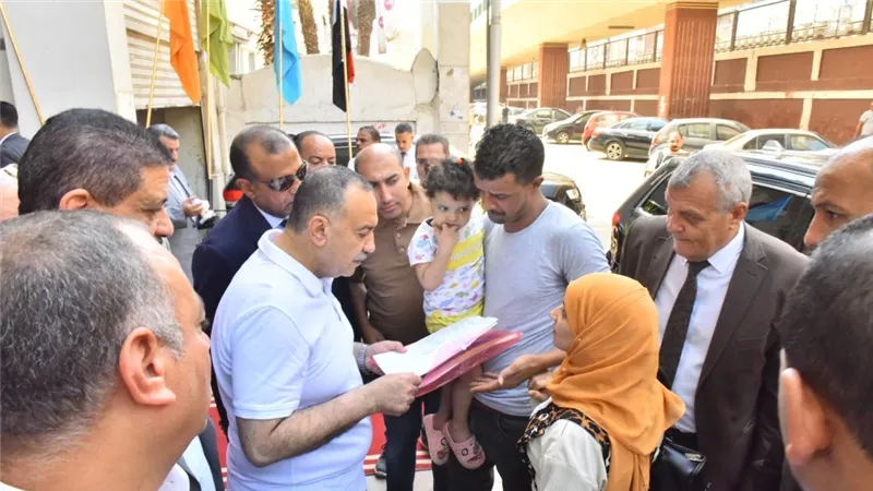 محافظ أسيوط يعيد إحياء الحديقة الدولية ويقود حملة لإزالة الإشغالات بميدان المنفذ وشارع النميس