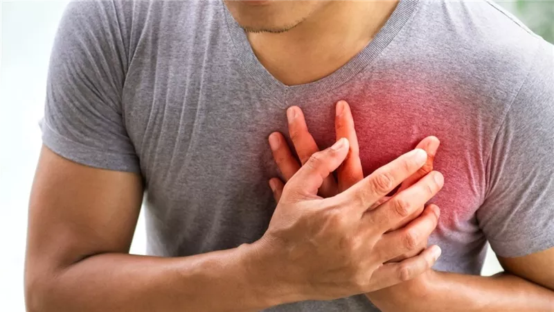 التوتر والخوف أبرزها.. تعرف على أسباب زيادة معدلات خفقان القلب بشكل مفاجئ
