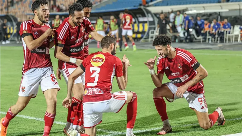 فرص تتويج الأهلي بلقب الدوري المصري بعد الفوز برباعية أمام سيراميكا