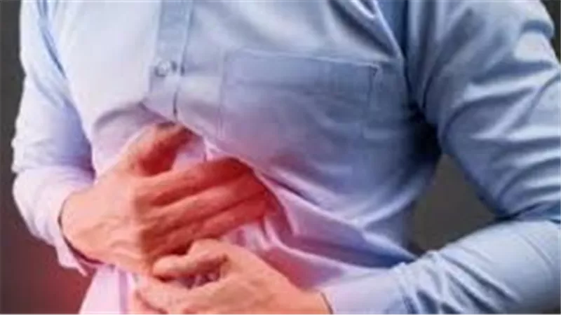 كيفية التخلص من حموضة المعدة؟..أهمها شرب الحليب البارد
