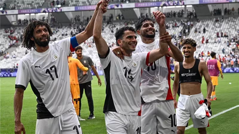 رسائل وزير الرياضة للاعبي المنتخب الأولمبي عقب الفوز علي إسبانيا