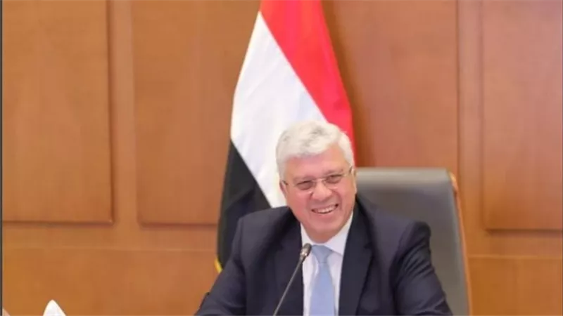وزير التعليم العالي يكلف عددًا من القيادات الجامعية لتسيير أعمال الجامعات
