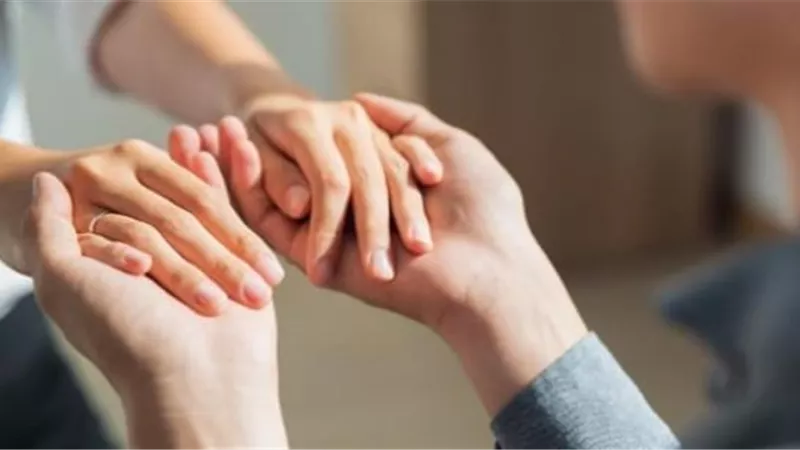 «سعادتك في القائمة دي».. 9 فوائد للصداقة بين الرجل والمرأة