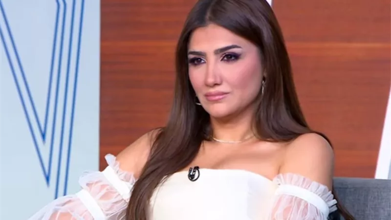 الناجي الوحيد من الحادث.. مي عمر تطلب الدعاء للمنتج تامر فتحي