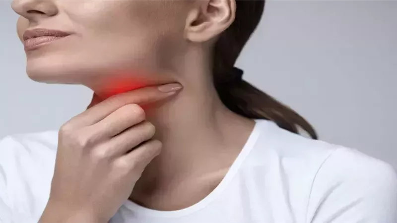 عسل وليمون ولوز وقرفة.. وصفات طبيعية لعلاج التهابات الحلق