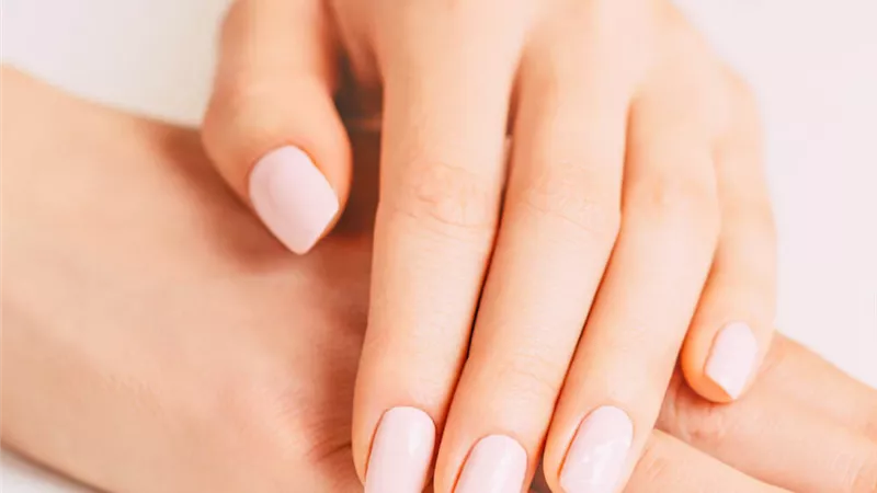 7 مكونات طبيعية تحافظ على صحة الأظافر