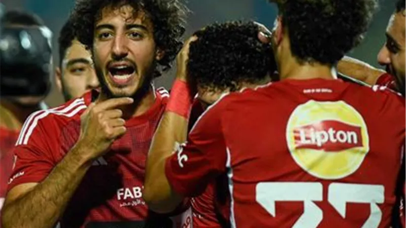 صخرة الأهلي يطلب الرحيل إلى الدوري الفرنسي.. والخطيب في الصورة 