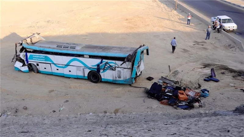 حالتي وفاة حتى الآن.. تفاصيل حادث مروع بطريق مطروح إسكندرية الساحلي