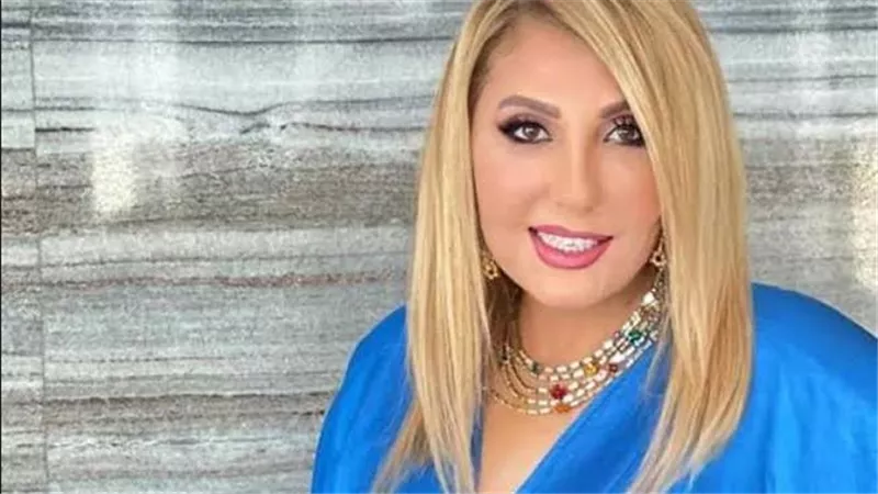 نادية الجندي تثير الجدل بسبب إطلالتها العارية.. أخرها في حفل Joy Awards 