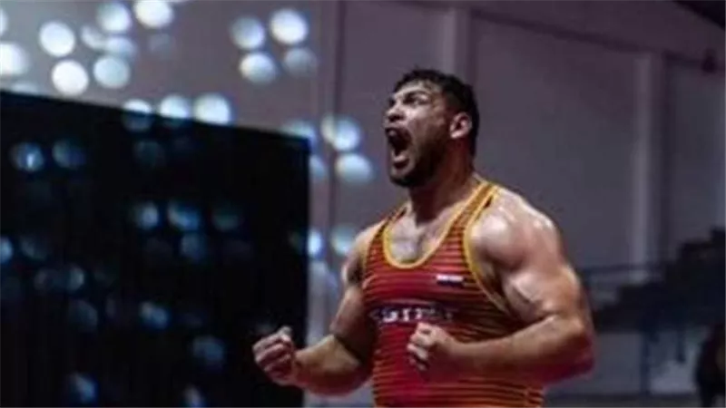 مصارعة أولمبياد باريس 2024.. منيع يتأهل لمباراة البرونزية ومؤمن ربيع يخسر الترضية