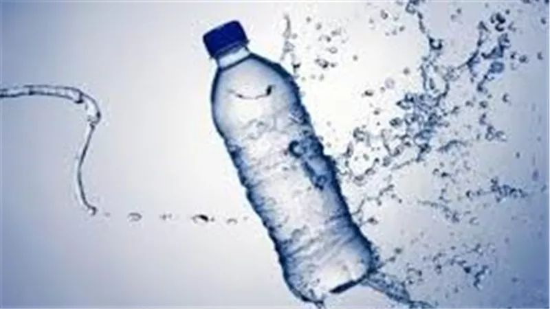 مخاطر تناول الماء من زجاجات بلاستيكية.. دراسة علمية تحذر 
