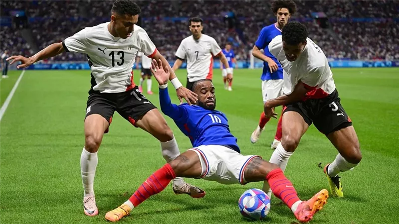 الشوط الأول.. التعادل السلبي يسيطرعلى مباراة مصر وفرنسا في نصف نهائي أولمبياد باريس 2024