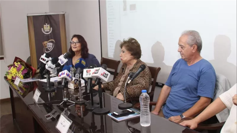 رسائل حب في ندوة تكريم سيدة المسرح العربي بمهرجان المسرح المصري