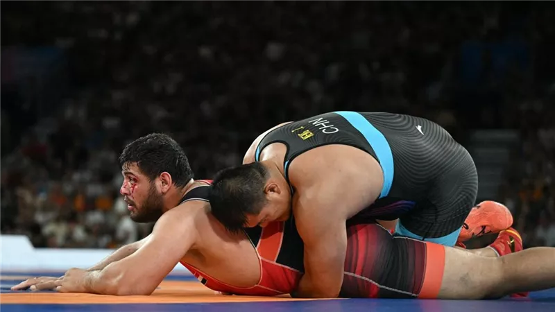 أولمبياد باريس 2024.. عبداللطيف منيع يخسر من بطل الصين ويفقد البرونزية