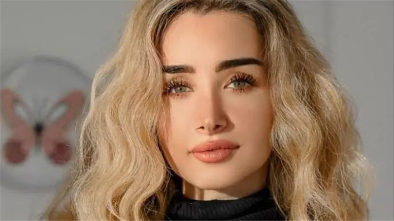 تفاصيل واقعة اتلاف أسرة هنا الزاهد لشقة سيدة وعلاقة كريم فهمي وزوجته بالواقعة