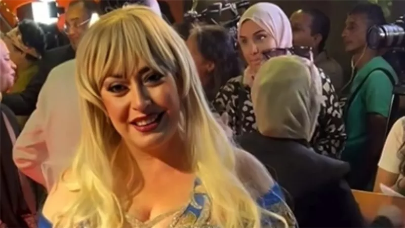 إطلالات هند عاكف المثيرة للجدل وتعليقها المستفز.. اعرف الحكاية 