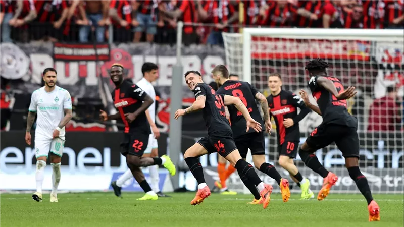  باير ليفركوزن يضرب بوروسيا دورتموند بثلاثية في الشوط الأول بالدوري الألماني 