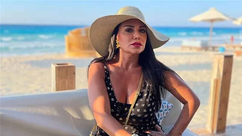 مزة الساحل.. رانيا يوسف تتألق بإطلالة جريئة في إجازتها الصيفية 