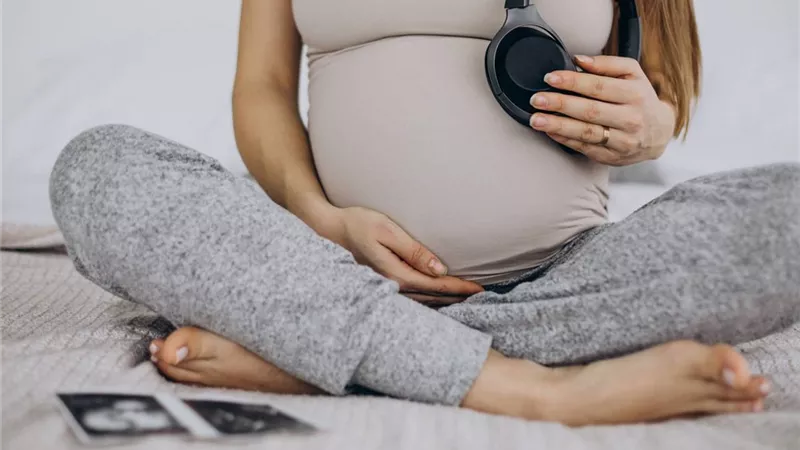 متى يستمع الجنين للموسيقى؟... فوائد لن تتخيّليها لصحة صغيرك