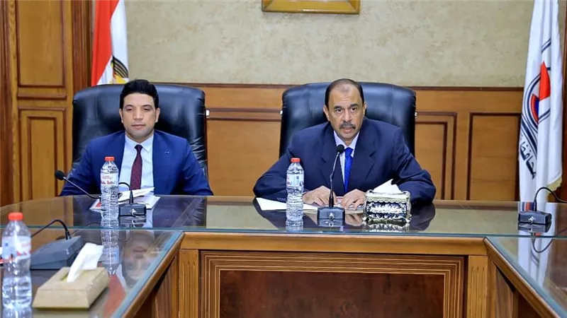 محافظ سوهاج يلتقي بالصحفيين والإعلاميين لمناقشة تحديات التنمية المحلية