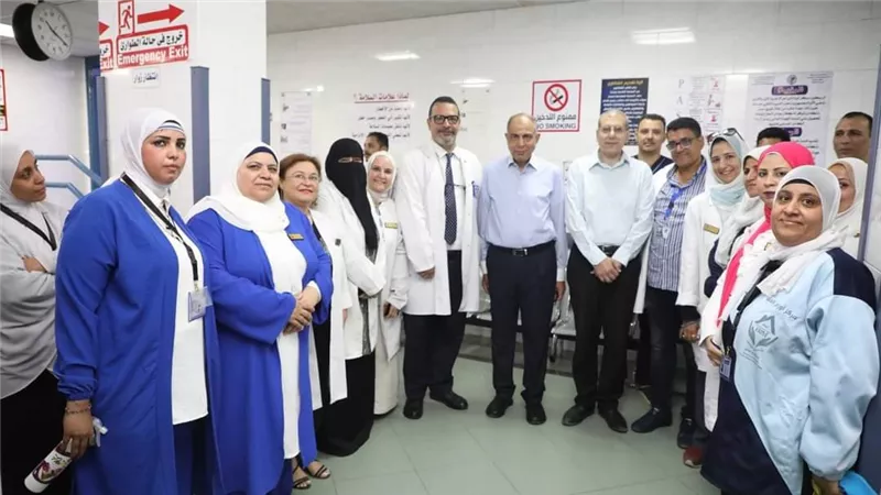 محافظ المنيا يوجه بصرف مكافأة للعاملين بالمستشفى لالتزامهم بمعايير الصحة والسلامة