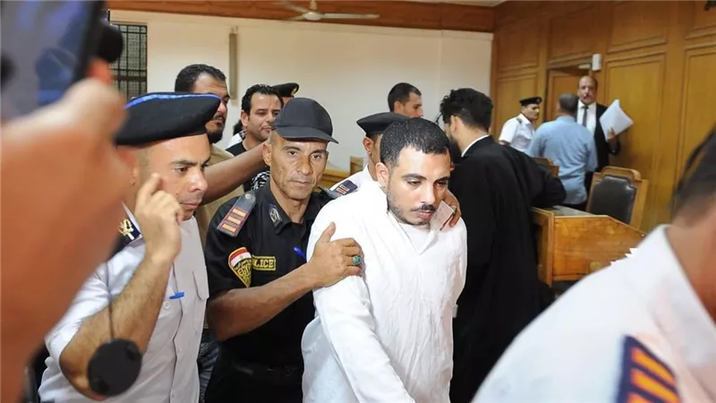 بين الرعشة والترقب.. تفاصيل خامس جلسات محاكمة سفاح التجمع (فيديو)