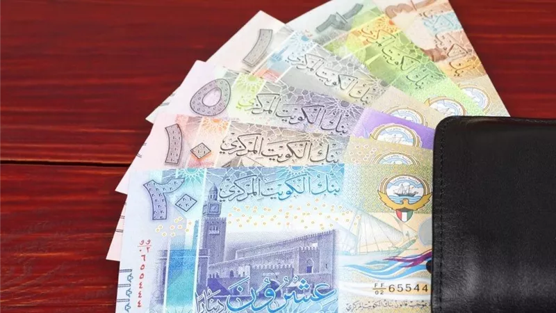 بداية التعاملات.. سعر الدينار الكويتي اليوم في مصر