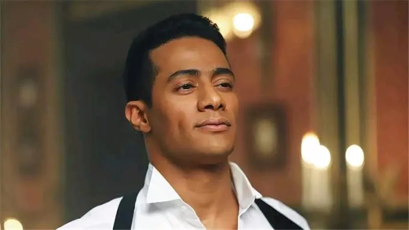 محمد رمضان يواجه هجومًا لاذعًا بسبب حملة إعلانية وحفل بنغازي