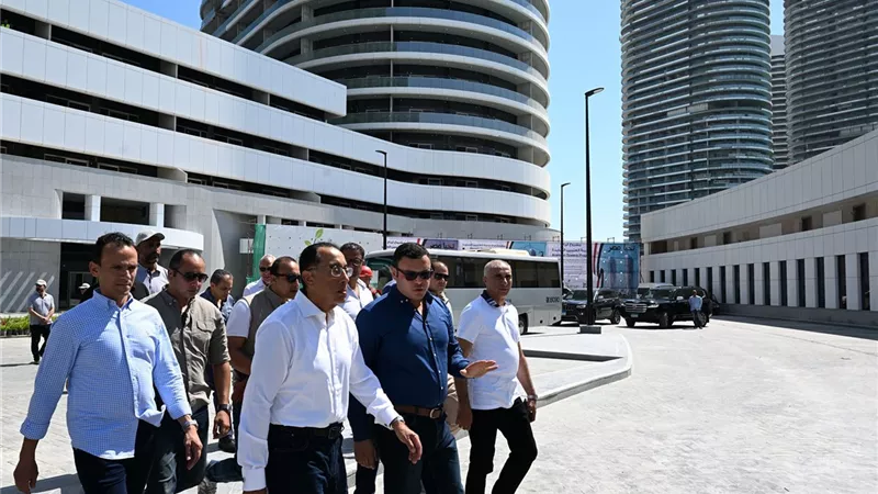 مدبولي يكشف السبب الحقيقي لتأخير تسليم الوحدات السكنية بمدينة العلمين