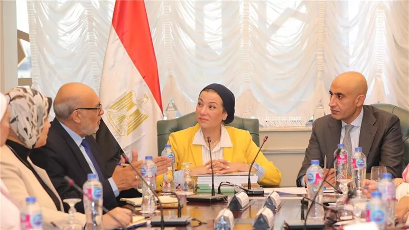 وزيرا التربية والتعليم والبيئة يبحثان دمج الطلاب في العمل البيئي