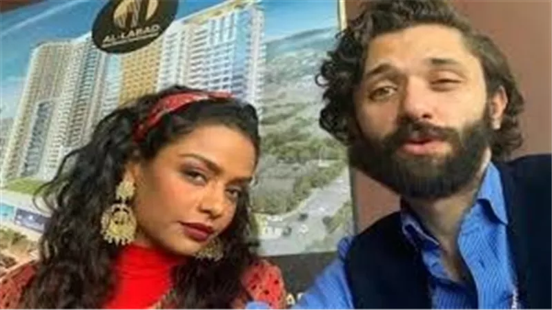 أسماء أبو اليزيد زوجة كريم عبد العزيز والسر مملكة الحرير.. خاص