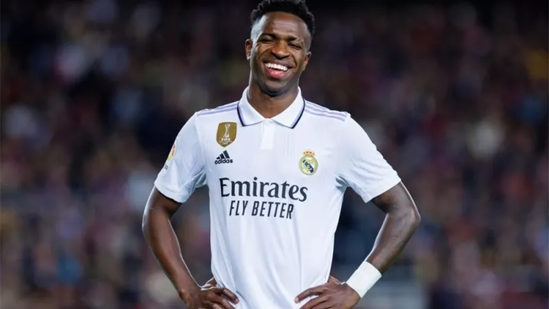 مشجعو أتلتيكو مدريد تحت طائلة القانون بسبب فينيسيوس
