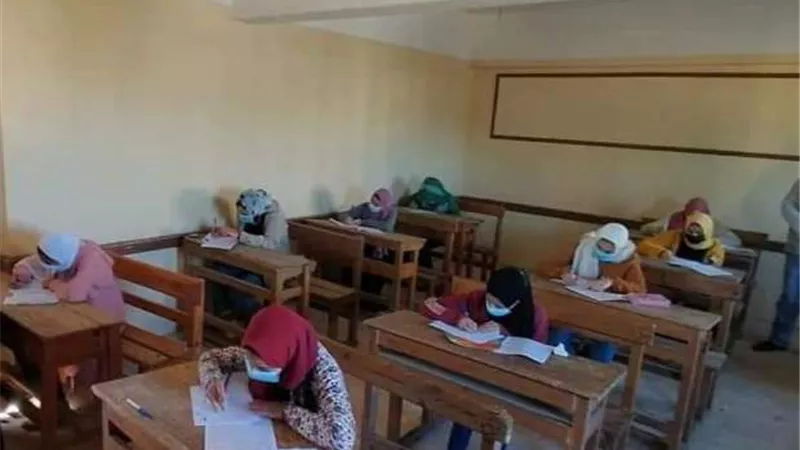 غدا.. طلاب الثانوية العامة يؤدون امتحاني الاقتصاد والإحصاء الدور الثاني