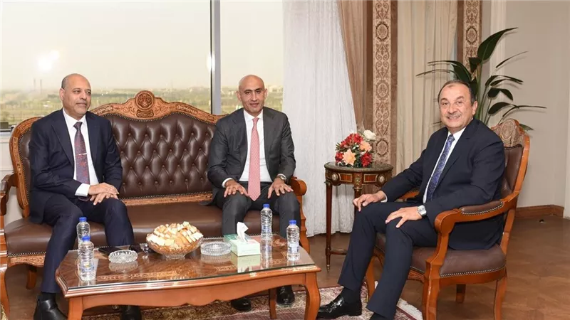 وزير قطاع الأعمال العام يبحث مع وزير التربية والتعليم ووزير العمل عددا من الملفات المشتركة