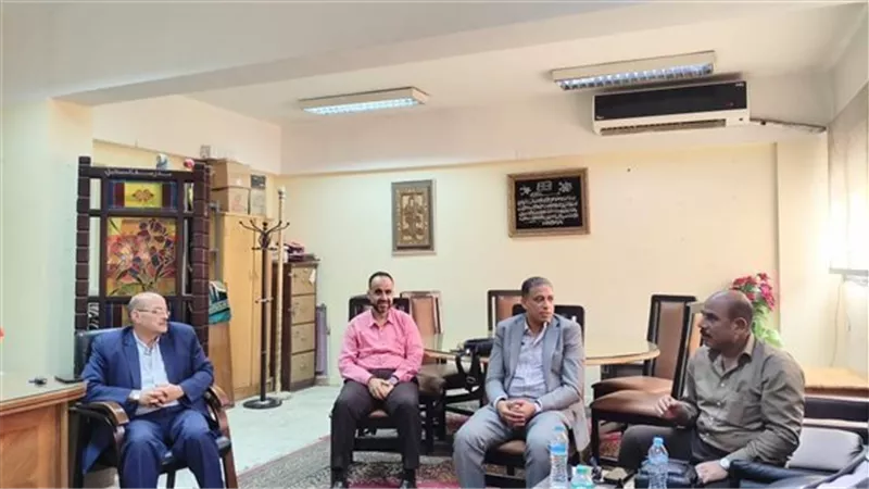 تعليم القاهرة تناقش الاستعداد للعام الدراسى الجديد