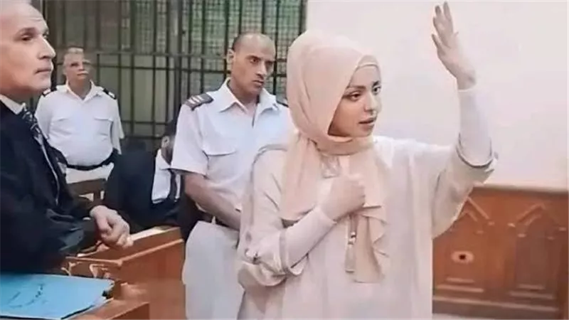 مضيفة الطيران التونسية.. رحلة أرضية بدأت بقـ.تل ابنتها وتنتهي بإصدار الحكم اليوم