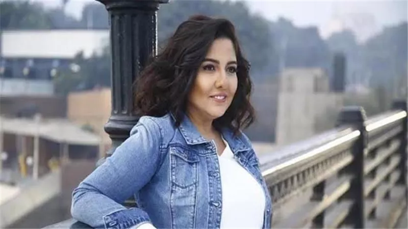 مي كساب تطمئن جمهورها بعد جراحة العين وتواصل مسيرتها الفنية بحماس