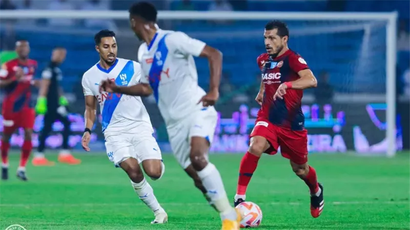 طارق حامد يقود تشكيل ضمك ضد الهلال في الدوري السعودي