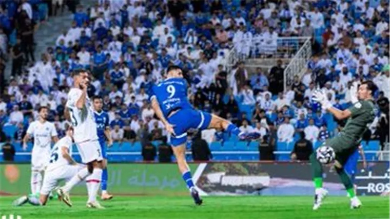 بمشاركة طارق حامد.. الهلال يهزم الضمك بريمونتادا ويتصدر الدوري السعودي