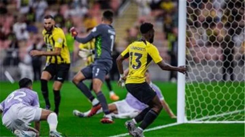 عوار ينقذ اتحاد جدة أمام التعاون في الدوري السعودي